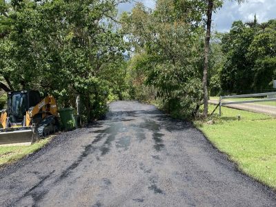 Alligator Creek driveway upgraded with earthworks, gravel and spray seal for drainage management